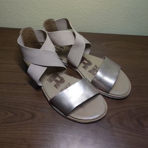 Sorel gold leather women's sandals Size 8.5
